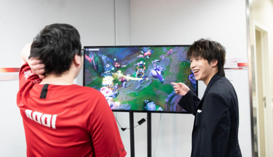 2025年AI PC市场份额将达31%推动科技变革