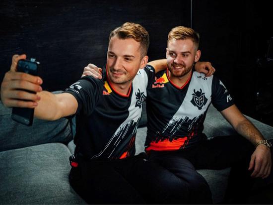 2025英雄联盟全球总决赛首战精彩对决iG对阵T1